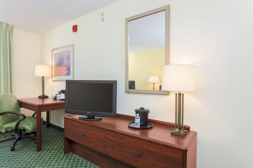 Fairfield Inn Erie Millcreek Mall מראה חיצוני תמונה